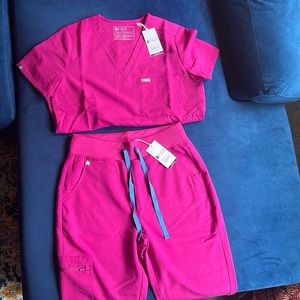 Figs Catarina One-Pocket Scrub Top & High Waisted Zamora Jogger Scrub Pant